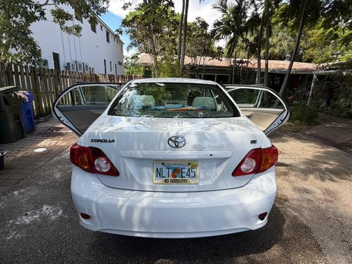 White 2010 Toyota Corolla LE