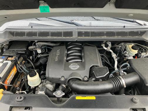 2004 Nissan Armada LE