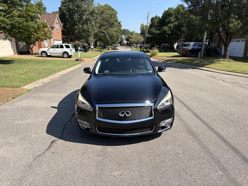 Black 2015 INFINITI Q70 3.7