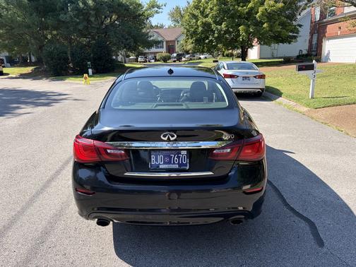 Black 2015 INFINITI Q70 3.7