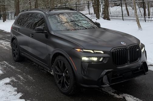 Black 2023 BMW X7 M60i
