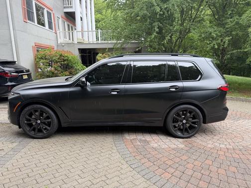 Black 2023 BMW X7 M60i
