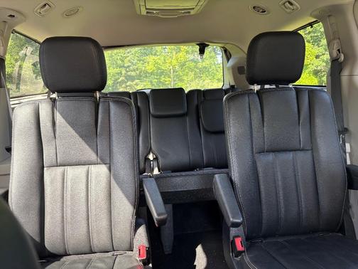 Black 2016 Chrysler Town & Country Touring
