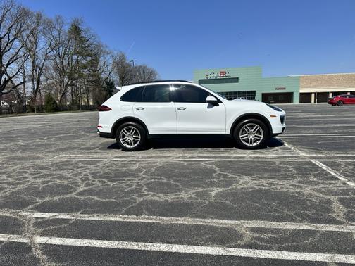 White 2016 Porsche Cayenne Cayenne