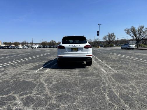 White 2016 Porsche Cayenne Cayenne