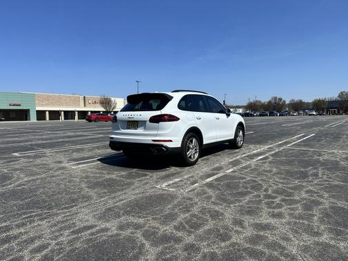White 2016 Porsche Cayenne Cayenne