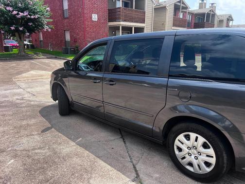 Silver 2017 Dodge Grand Caravan SE