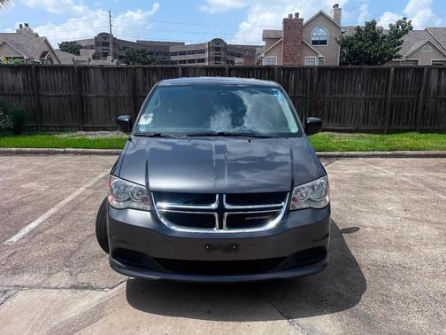 Silver 2017 Dodge Grand Caravan SE