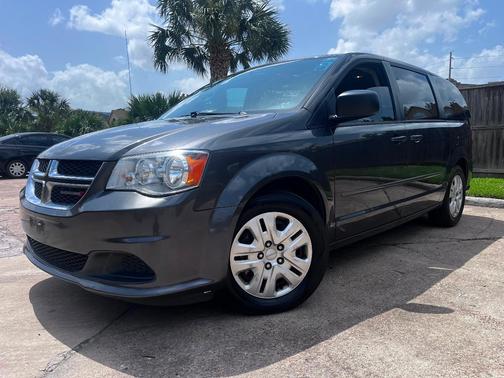 Silver 2017 Dodge Grand Caravan SE