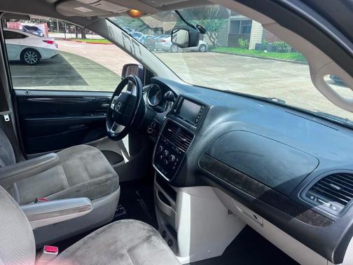 Silver 2017 Dodge Grand Caravan SE
