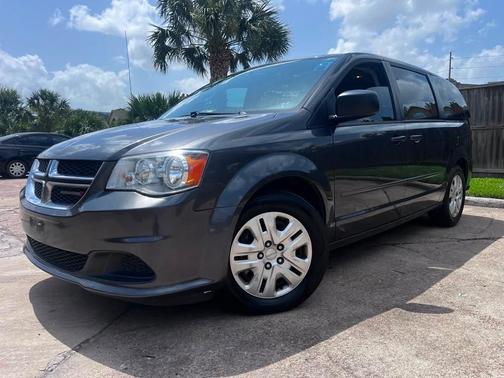 Silver 2017 Dodge Grand Caravan SE