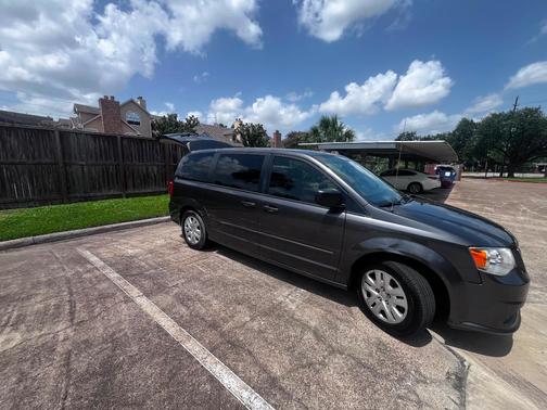 Silver 2017 Dodge Grand Caravan SE
