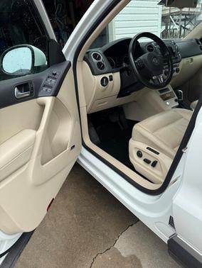 White 2016 Volkswagen Tiguan SEL
