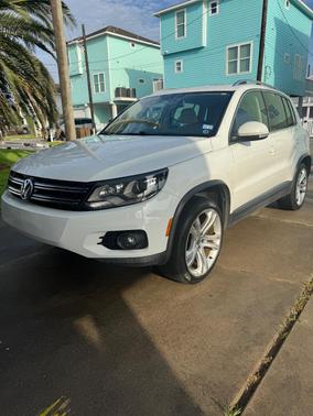 White 2016 Volkswagen Tiguan SEL