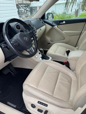 White 2016 Volkswagen Tiguan SEL