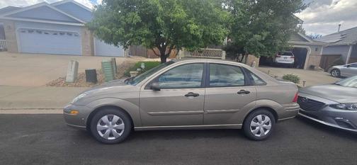Beige 2004 Ford Focus SE
