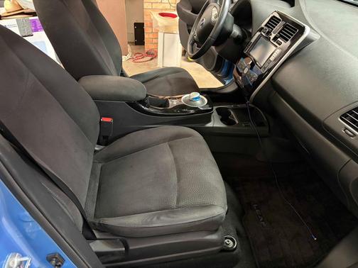 Blue 2014 Nissan Leaf SV