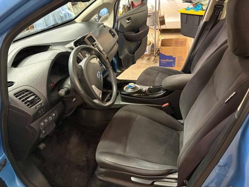 Blue 2014 Nissan Leaf SV