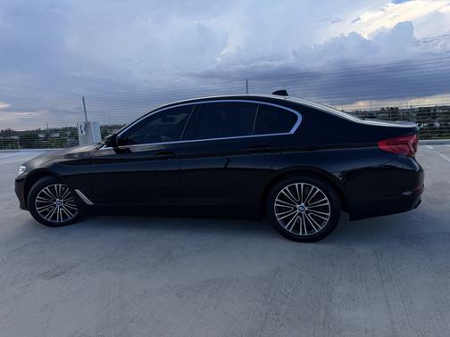 Black 2019 BMW 540 i