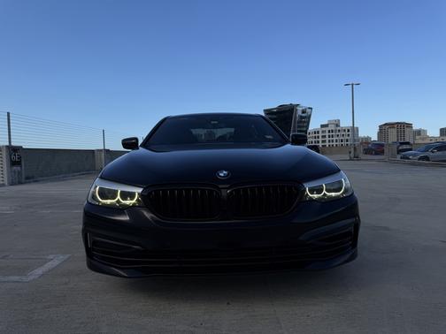 Black 2019 BMW 540 i