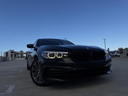 Black 2019 BMW 540 i