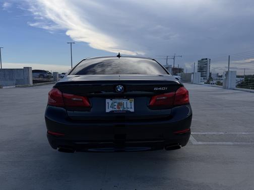 Black 2019 BMW 540 i