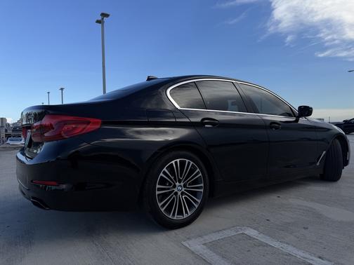 Black 2019 BMW 540 i