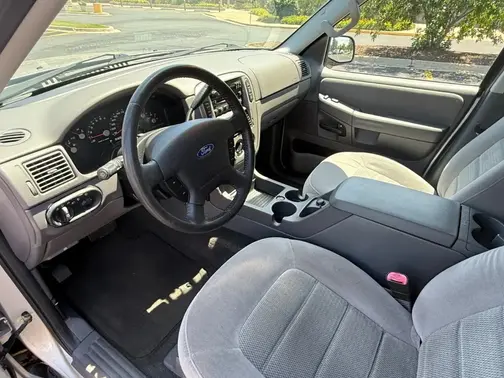 Silver 2005 Ford Explorer XLT