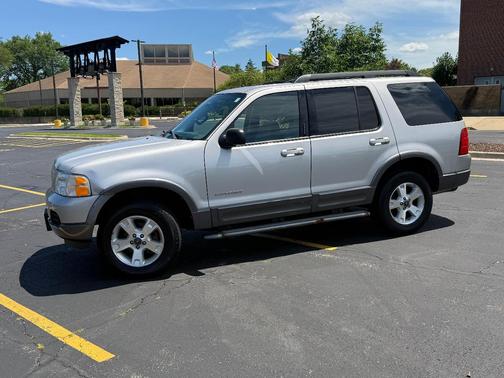 Silver 2005 Ford Explorer XLT