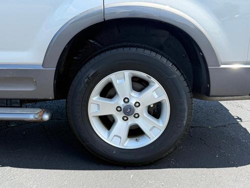Silver 2005 Ford Explorer XLT