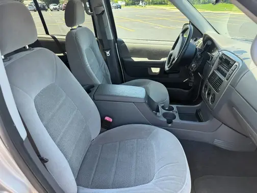Silver 2005 Ford Explorer XLT