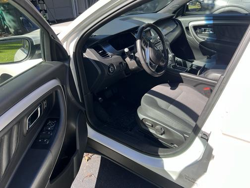 White 2017 Ford Taurus SEL