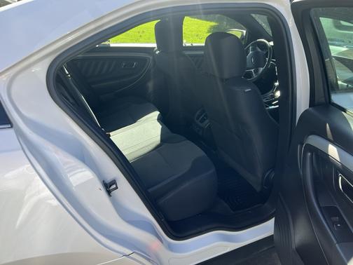 White 2017 Ford Taurus SEL