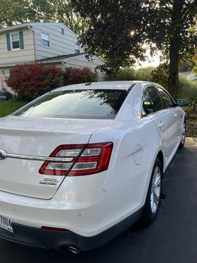 White 2017 Ford Taurus SEL