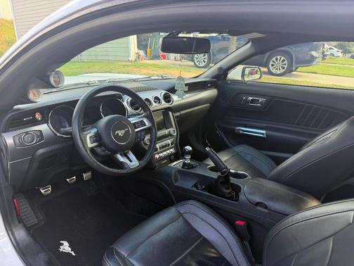White 2017 Ford Mustang GT Premium