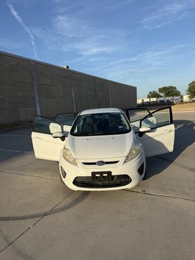 White 2013 Ford Fiesta SE