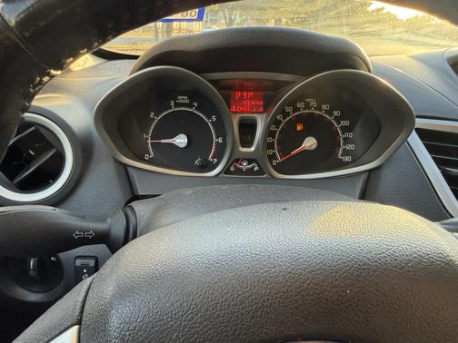 White 2013 Ford Fiesta SE