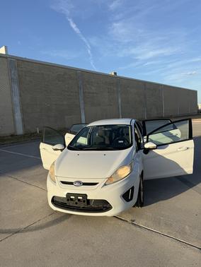 White 2013 Ford Fiesta SE