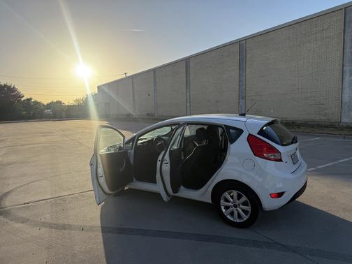 White 2013 Ford Fiesta SE
