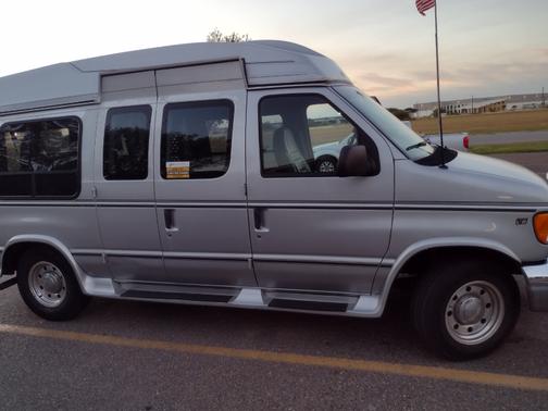 2002 Ford E250 Base