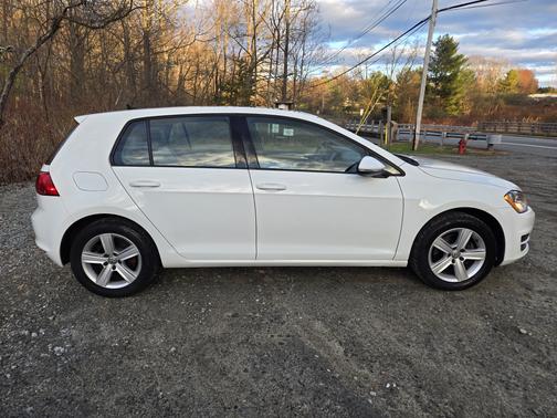 2017 Volkswagen Golf TSI S 4-Door