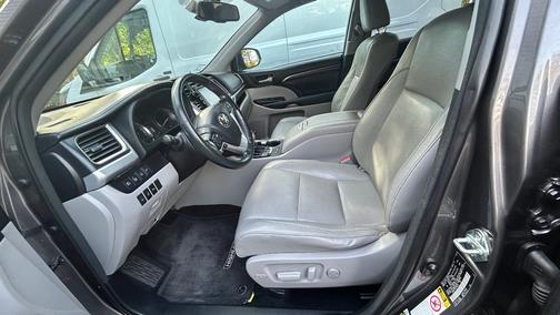 2014 Toyota Highlander Limited Platinum