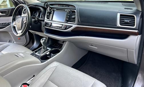2014 Toyota Highlander Limited Platinum
