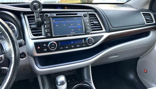 2014 Toyota Highlander Limited Platinum