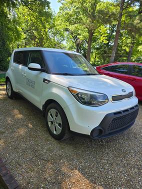 White 2014 Kia Soul Base