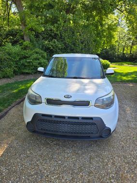White 2014 Kia Soul Base