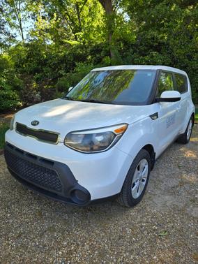 White 2014 Kia Soul Base