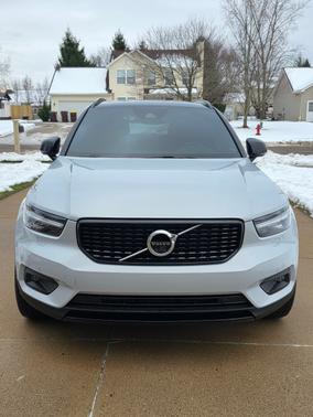 2022 Volvo XC40 T5 R-Design