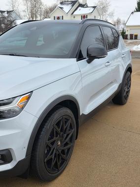 2022 Volvo XC40 T5 R-Design