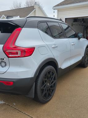 2022 Volvo XC40 T5 R-Design
